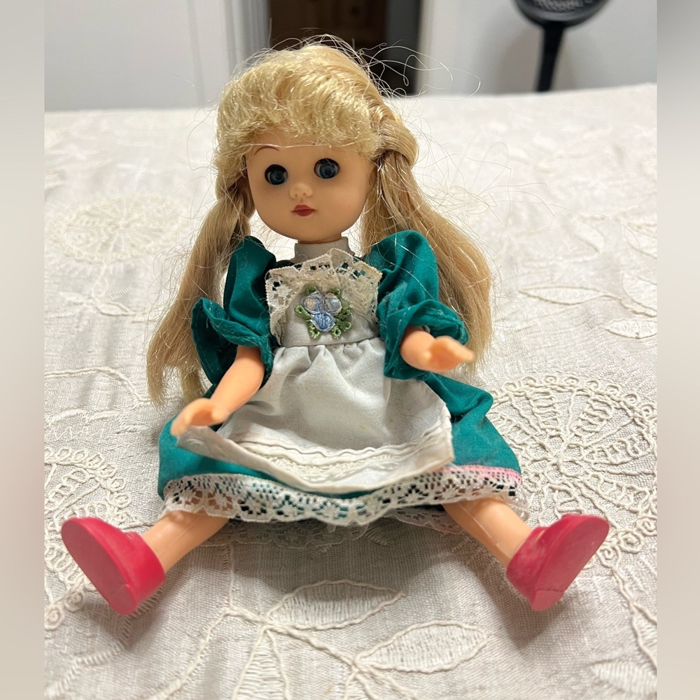 Vintage 7” Gretel doll